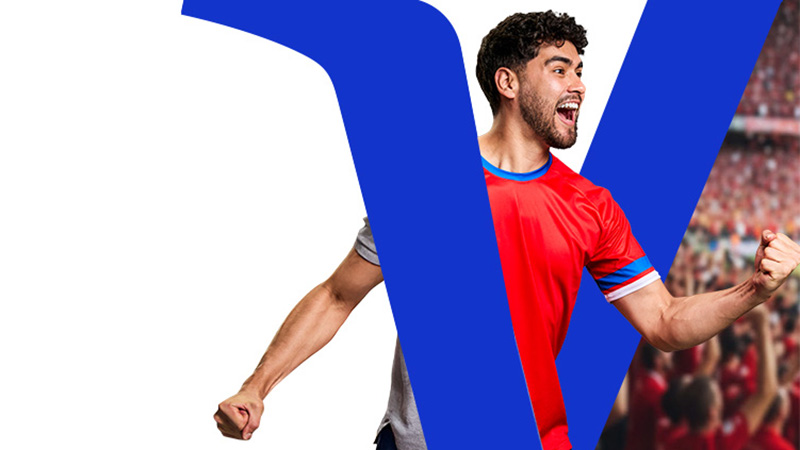 Hombre gritando un gol