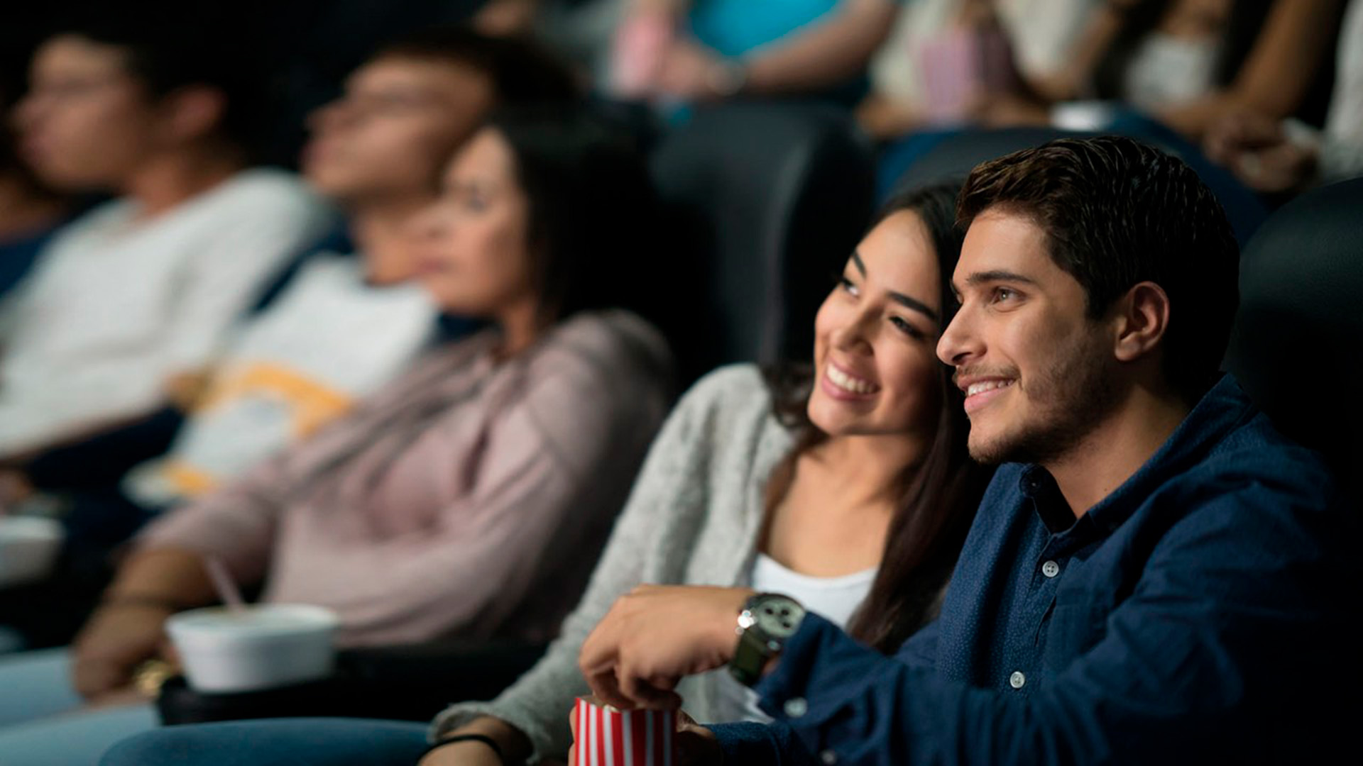 Pareja en el cine